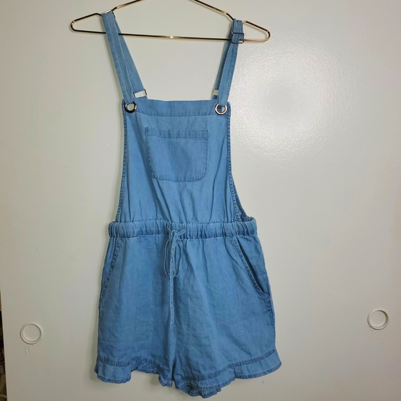 iris Pants - **SOLD** Overall shorts chambray denim with pockets !! Small